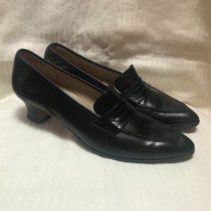 NEW! VINTAGE SALVATORE FERRAGAMO ITALIAN LEATHER PENNY LOAFER HEELS SIZE 8AA.